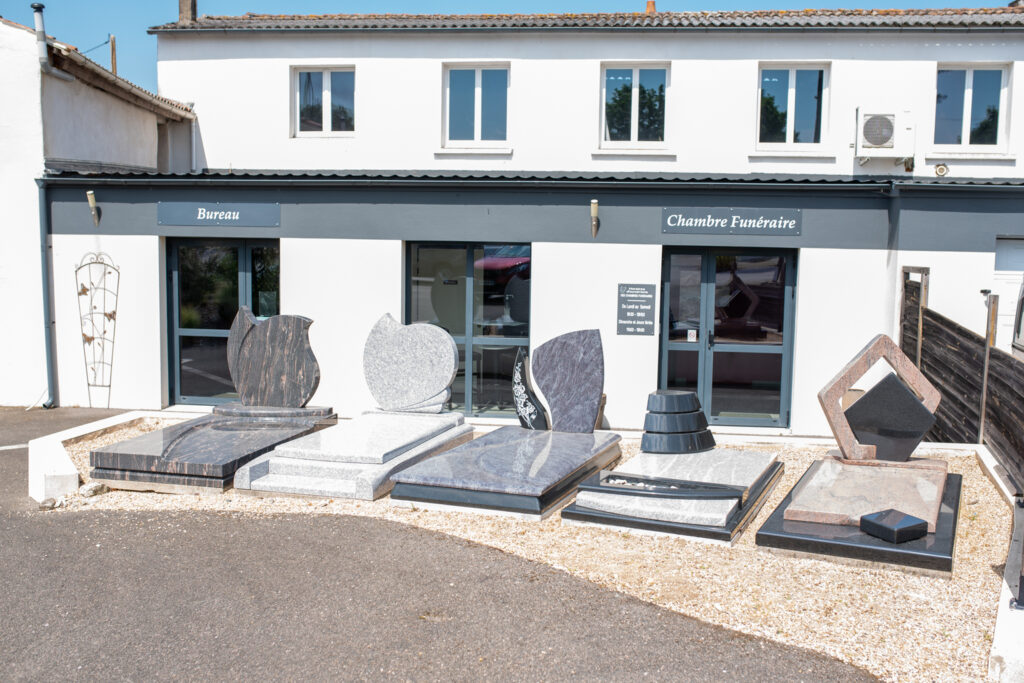 marbreries devant chambre funeraire